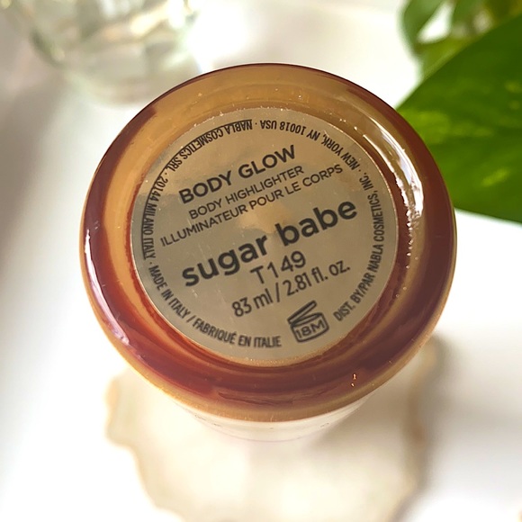 Nabla Body Glow Oil-Gel Body Highlighter - Picture 6 of 13